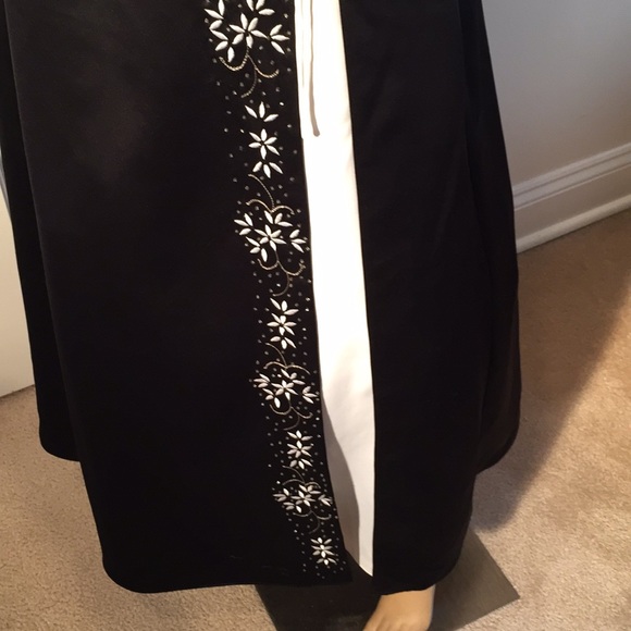 Formal-ly beautiful! Elegant satin! - Picture 5 of 7